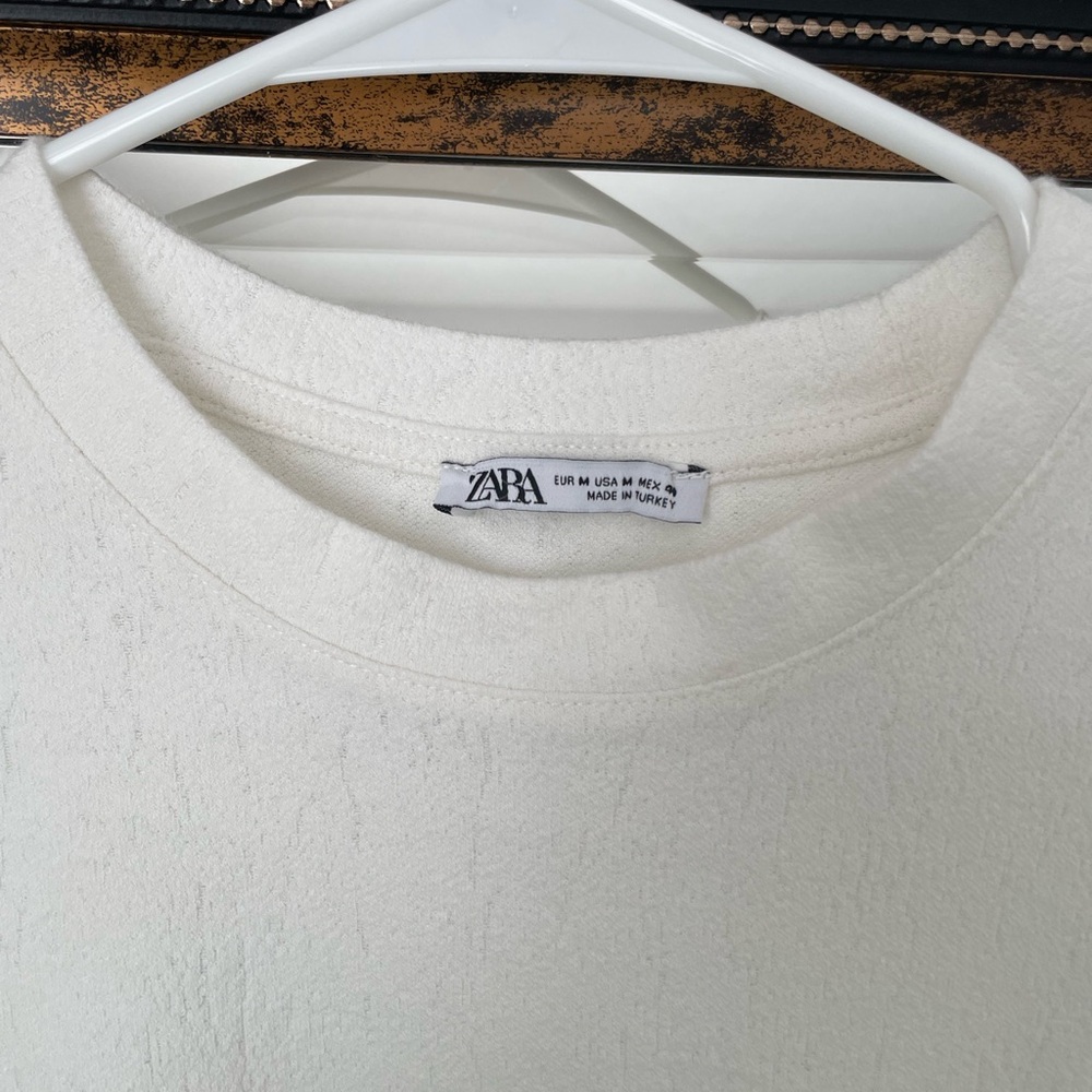 Zara Textured White Tee - Picture 3 of 4
